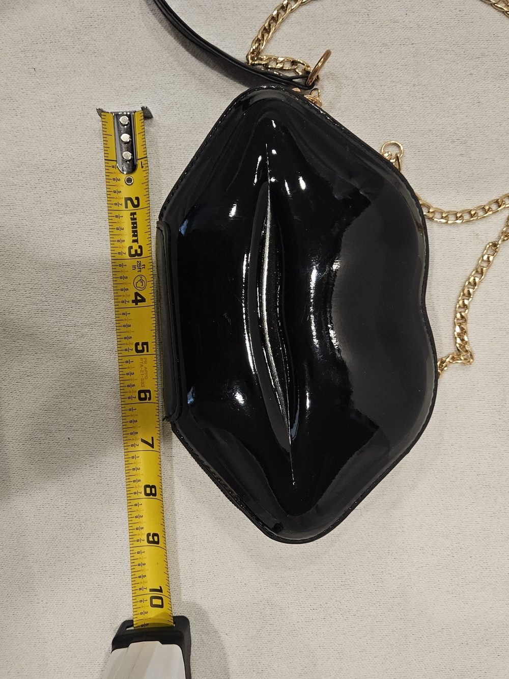Black Lip-Shaped Patent Crossbody Bag with Gold Chain Lips Are Sealed - Picture 5 of 9